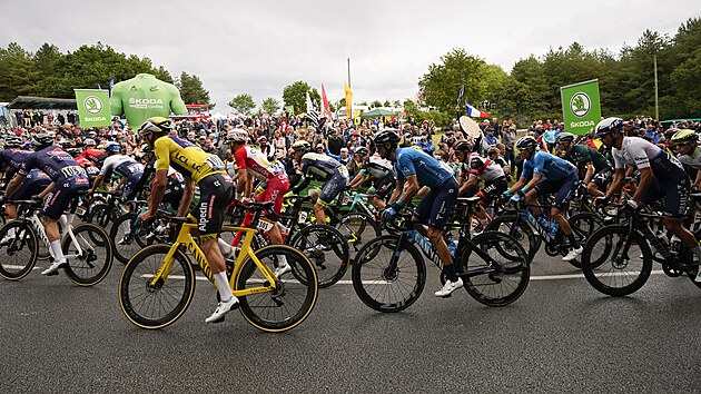 Jezdci bhem tet etapy Tour de France.