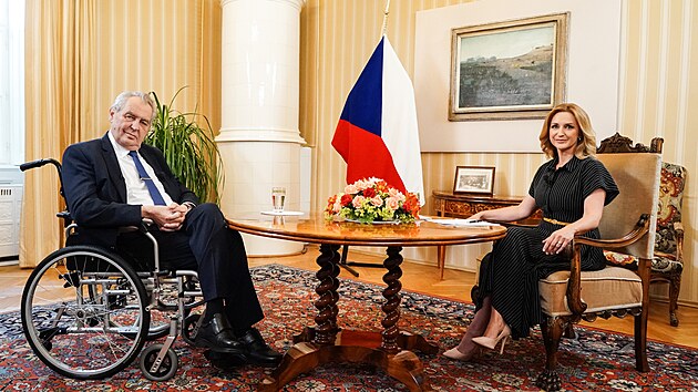 Prezident Miloš Zeman a moderátorka Partie Terezie Tománková