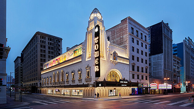 Apple otevel v historick budov Tower Theatre v Los Angeles nov Apple Store.