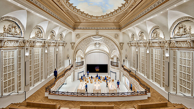 Apple otevel v historick budov Tower Theatre v Los Angeles nov Apple Store.