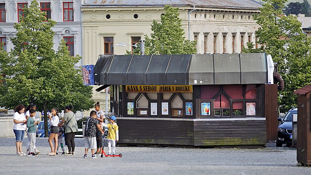 Monost zachovn stvajcch stnk na nmst projednvalo veden magistrtu nkolikrt. Naposledy na zklad podnt veejnosti minul rok s tm, e zachovny nebudou.