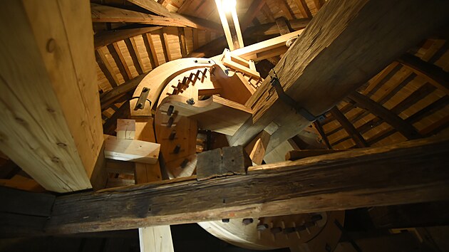 Třebíčský větrný mlýn otevřel turistům i své vnitřní prostory. Návštěvníci uvnitř najdou v jednotlivých patrech několik různých expozic.