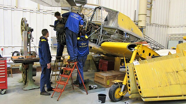 Letecké muzeum v Kunovicích zrenovuje legendární práškovací letadlo Z-37 Čmelák, které létalo ve východním Německu.