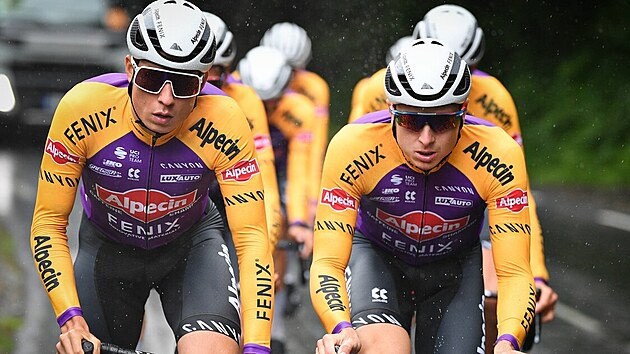 Petr Vakoč (vpravo) a jeho kolega z týmu Jasper Philipsen na Tour de France 2021.