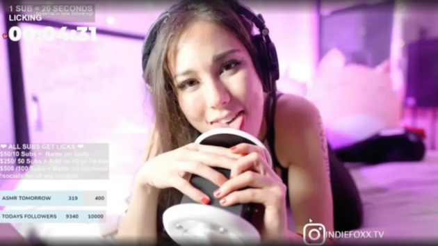 Streamerky na Twitchi olizuj� mikrofony