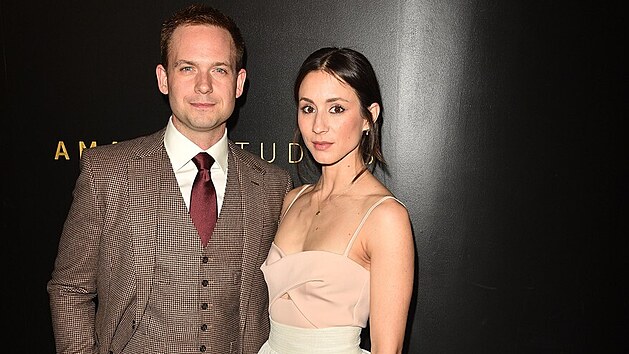 Manel Patrick J. Adams a Troian Bellisario