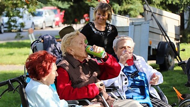 Arreta provozuje v Hradci Králové odlehčovací službu pro seniory a zdravotně postižené.