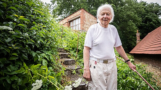 Mal�� buduje venkovsk� d�m ve Vrbici na Rychnovsku od �edes�t�ch let (21. 6. 2021).