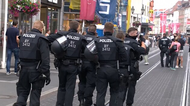 Při útoku v centru Würzburgu zemřeli tři lidé, šest jich je zraněných