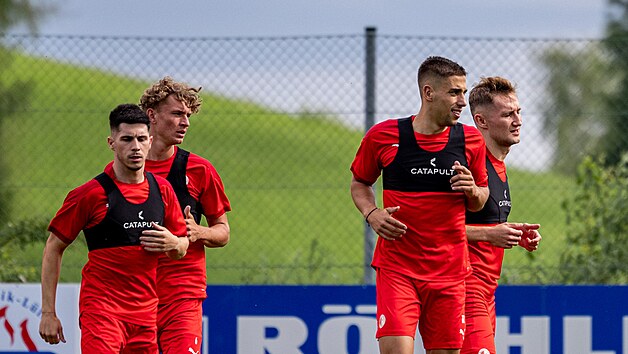 Fotbalist� Slavie se p�ipravuj� na sezonu v rakousk�m Aigenu.
