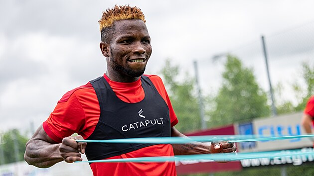 Fotbalist� Slavie se p�ipravuj� na sezonu v rakousk�m Aigenu. Na sn�mku Ubong Ekpai.