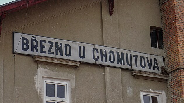 N�dra�n� budova Bu�t�hradsk� dr�hy v B�ezn� u Chomutova je dodnes v provozu 
GPS: 50.3960206N, 13.4213611E