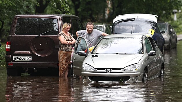 Zaplavené ulice v ruském hlavní městě Moskvě po silných bouřkách. (28. června 2021)