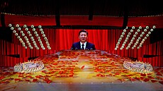 Národní stadion v Pekingu. Čínský prezident Si Ťin-pching řeční při...