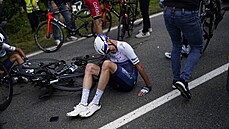 Chris Froome s bolestivou grimasou po hromadném pádu v 1. etap Tour de France