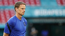 Nizozemský trenér Frank de Boer bhem tréninku v Budapeti ped osmifinále s...