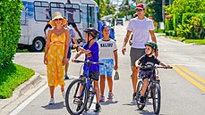 Ivanka Trumpová a Jared Kushner na procházce s dtmi v Miami (12. ervna 2021)