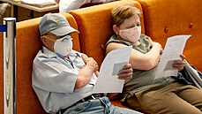 Lidé odpočívají poté, co dostali vakcínu proti koronaviru Sputnik V. (26....