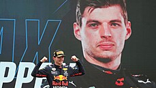 Max Verstappen se raduje z vítzství na Velké cen Francie.