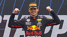 Max Verstappen z Red Bullu se raduje z triumfu na Velké ceně Francie.
