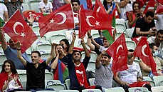 Turetí fanouci se v Baku chystají na zápas se výcarskem.