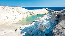 Sarakiniko. Plá na ostrov Milos.