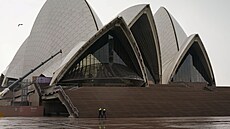 Město Sydney během nového lockdownu kontrolují policisté. (29. června 2021) 