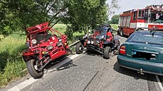 U Dubé na �eskolipsku vjelo auto do protism�ru a narazilo do projí�d�jících...