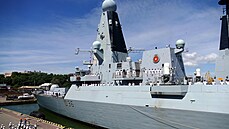 Britský torpédoborec Defender zakotvil v ukrajinské Od�se. (18. �ervna 2021)