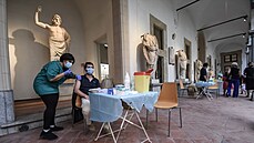 V Palermu okovali mezi starobylými sochami místního muzea. (24. ervna 2021)