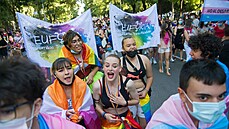 Demonstrace na podporu transgender zákona ve panlsku. (28. ervna 2021)