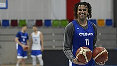 Uvolnný Blake Schilb na tréninku eské reprezentace ped odletem do Kanady.