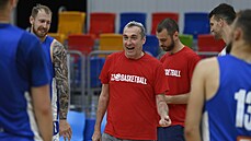 Na tréninku eských basketbalist ped odletem na olympijskou kvalifikaci...