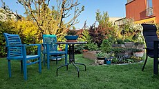 Zahrádka u bytového domu je pro rodinu s dtmi poehnáním. Koronaviru navzdory...