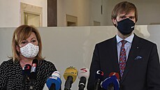 Ministryn financí Alena Schillerová a ministr zdravotnictví Adam Vojtch...