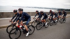 Sestava Ineos Grenadiers bhem projíky ped Tour de France.