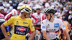 Mathieu Van Der Poel (vlevo) a Tadej Pogaar ped startem tetí etapy Tour de...