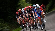 Týmy Groupama-FDJ a Lotto Soudal na ele pelotonu bhem tetí etapy Tour de...