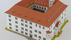 Poskládat papírový model renesančního zámku v Uherském Ostrohu může trvat 30...
