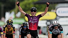 Demi Volleringová slaví triumf na závod� La Course.