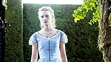 Mia Wasikowska ve filmu Alenka v íi div (2010)