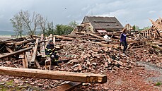 V obci Stebno na Lounsku ádil podle meteorolog jev zvaný downburst. ( 25. 6....