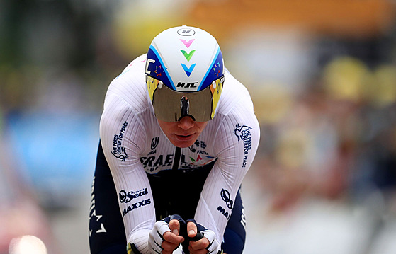 Chris Froome na trati první ze dvou časovek Tour de France.