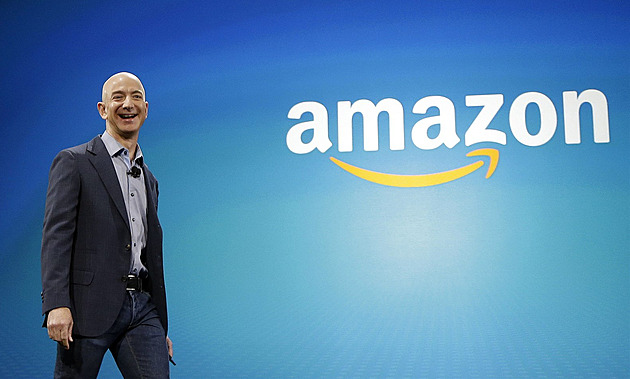 Král luxusu Arnault se mezi boháči dál propadá, předstihl ho šéf Amazonu Bezos