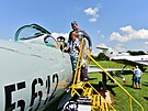 V Leteck�m muzeu v Kunovic�ch zrenovovali legend�rn� st�ha�ku MIG 21MF (�erven...