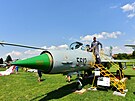 V Leteck�m muzeu v Kunovic�ch zrenovovali legend�rn� st�ha�ku MIG 21MF (�erven...