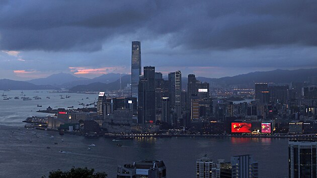 na oslavila dvacet let od znovuzskn vldy nad Hongkongem. (1. ervence 2017)