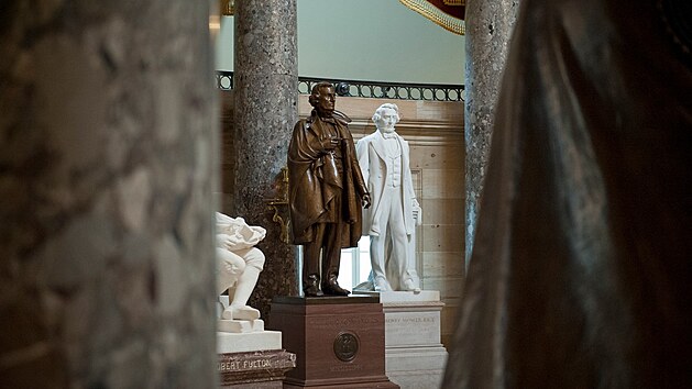 Socha Jeffersona Davise, prvního a jediného prezidenta Konfederovaných států amerických v americkém Kapitolu. (2. srpna 2020)