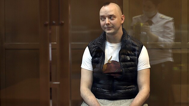 Poradce šéfa ruské vesmírné agentury Roskosmos a bývalý novinář Ivan Safronov před moskevským soudem. Safronov je obviněn ze špionáže pro českou a americkou rozvědku. (30. června 2021)