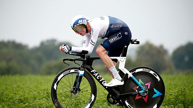Chris Froome na trati prvn ze dvou asovek Tour de France.